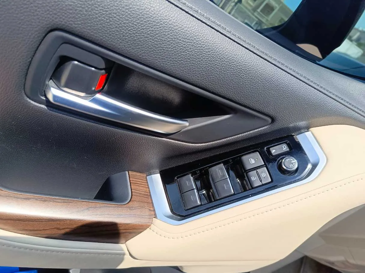 Car image 33