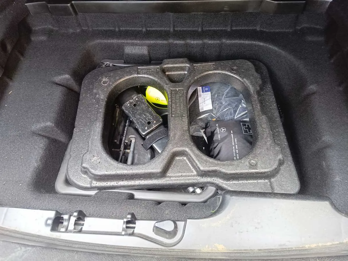 Car image 35