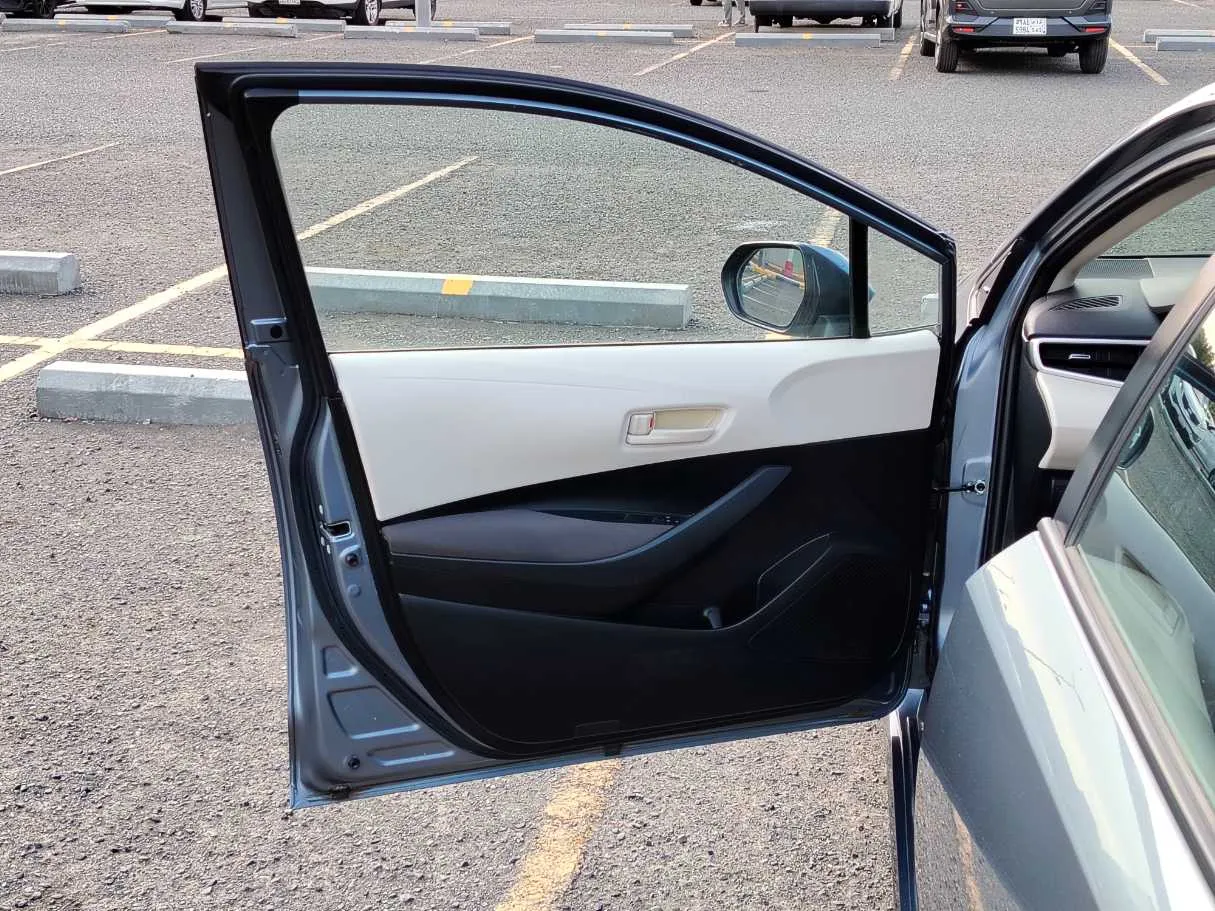 Car image 11