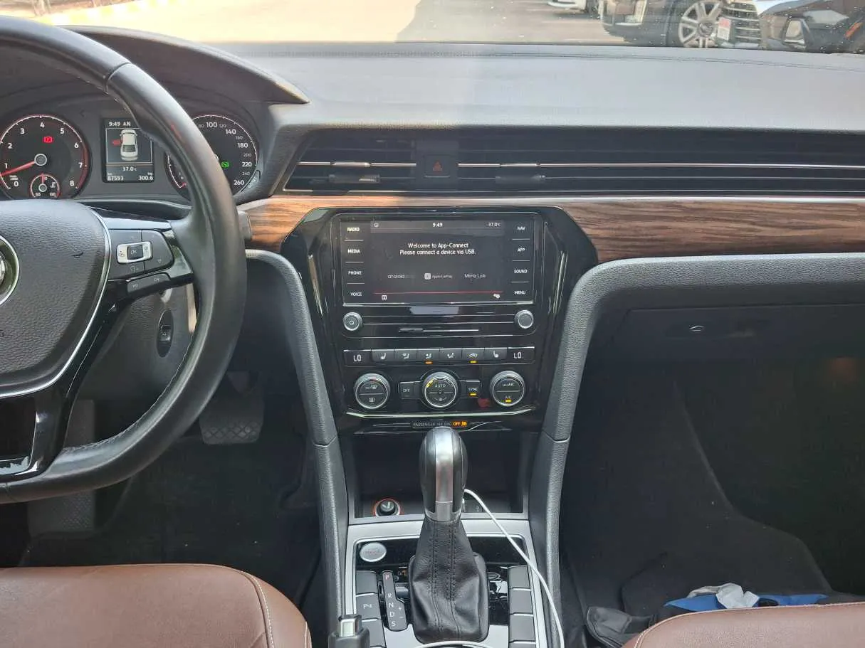 Car image 16