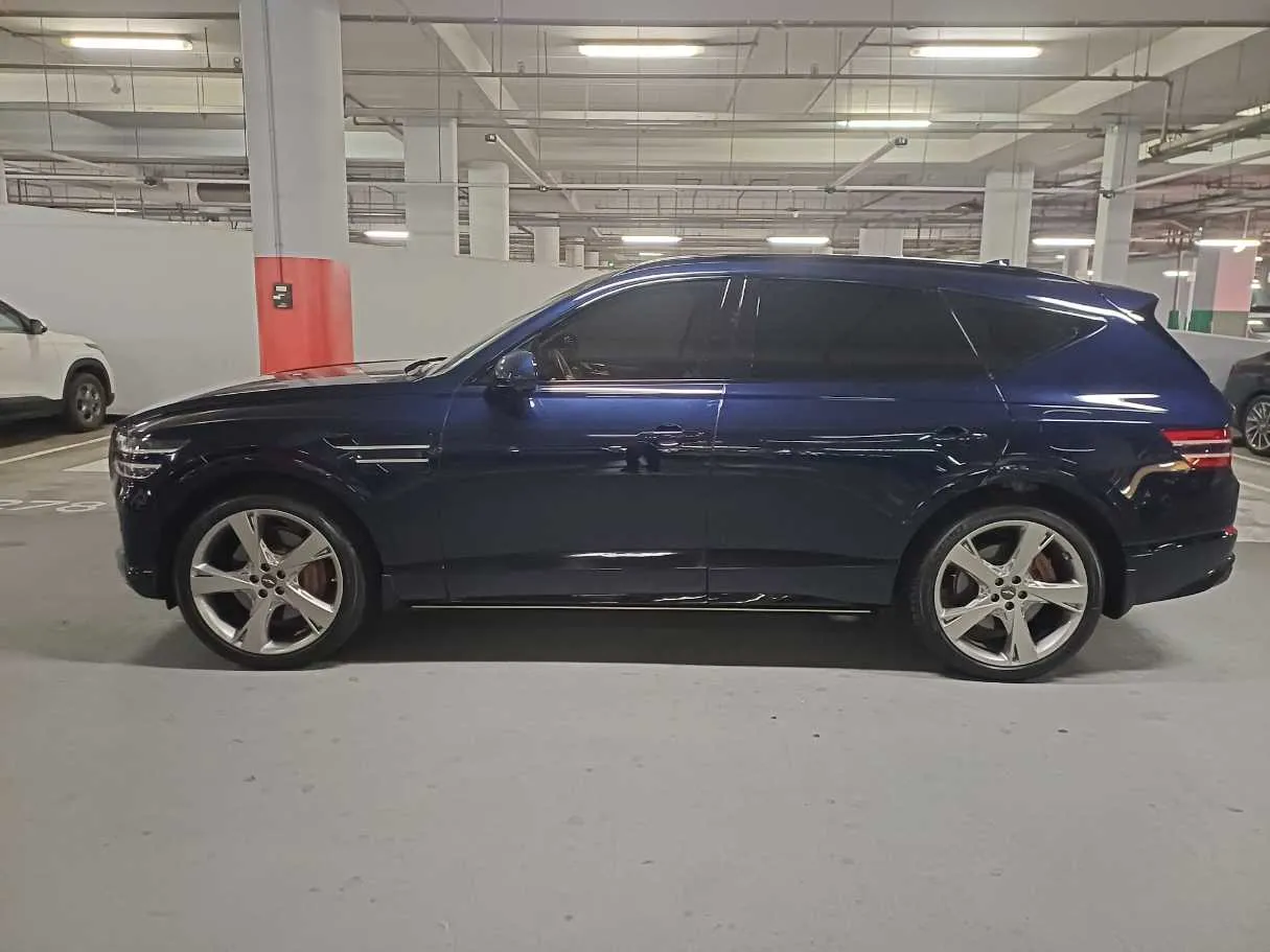 Car image 8