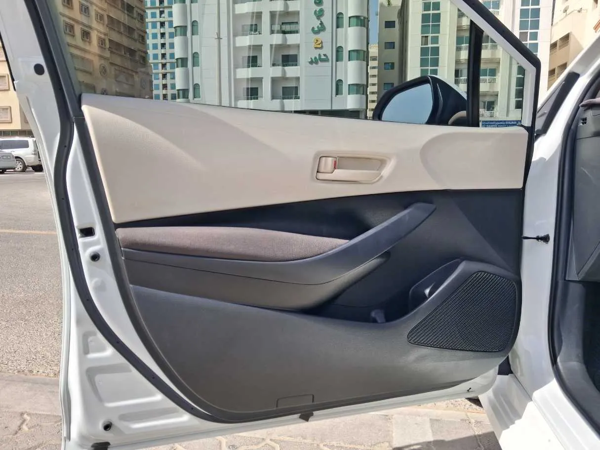 Car image 10