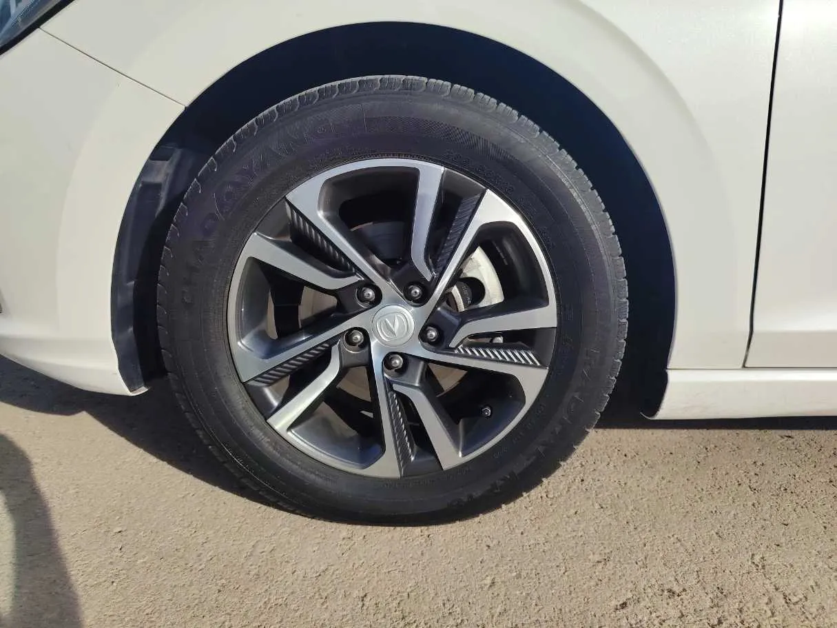 Car image 10