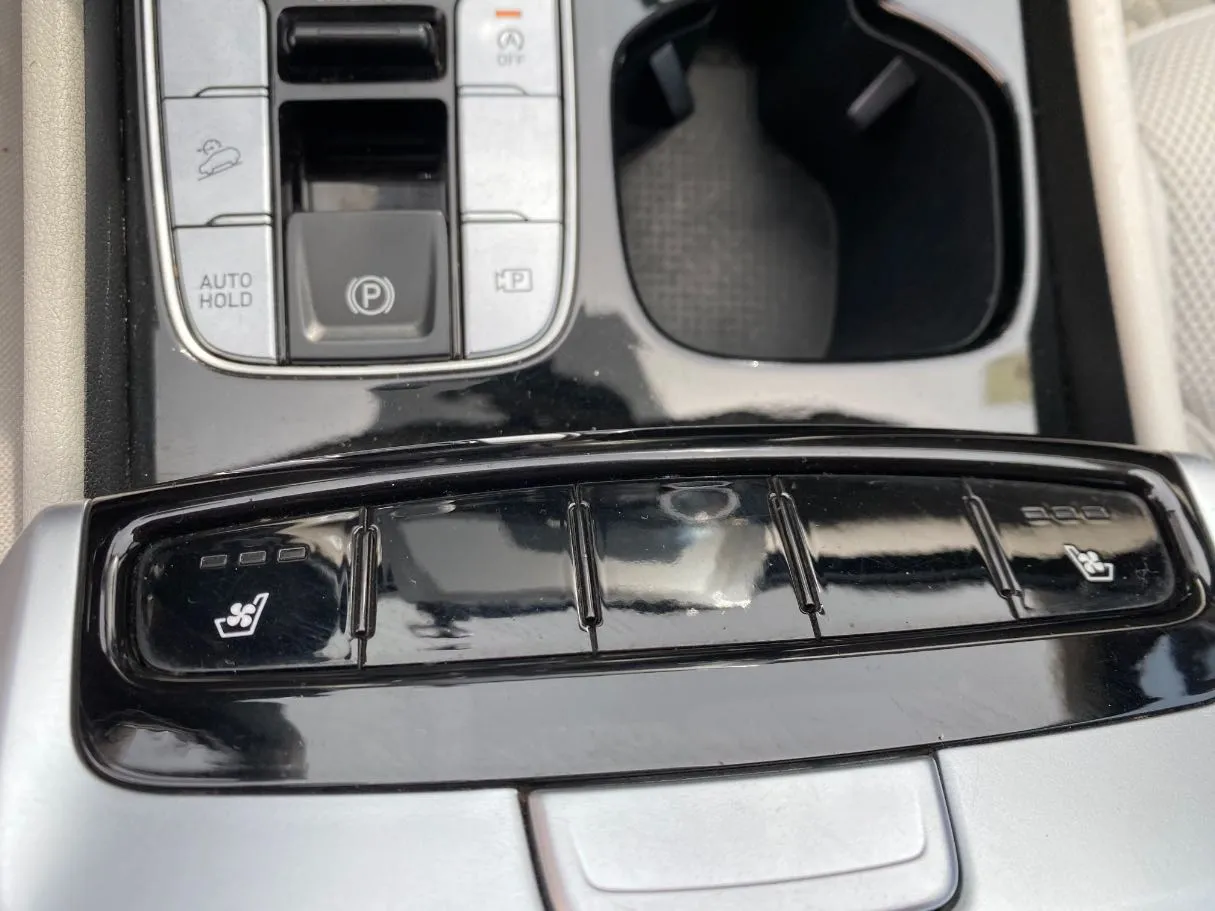 Car image 29
