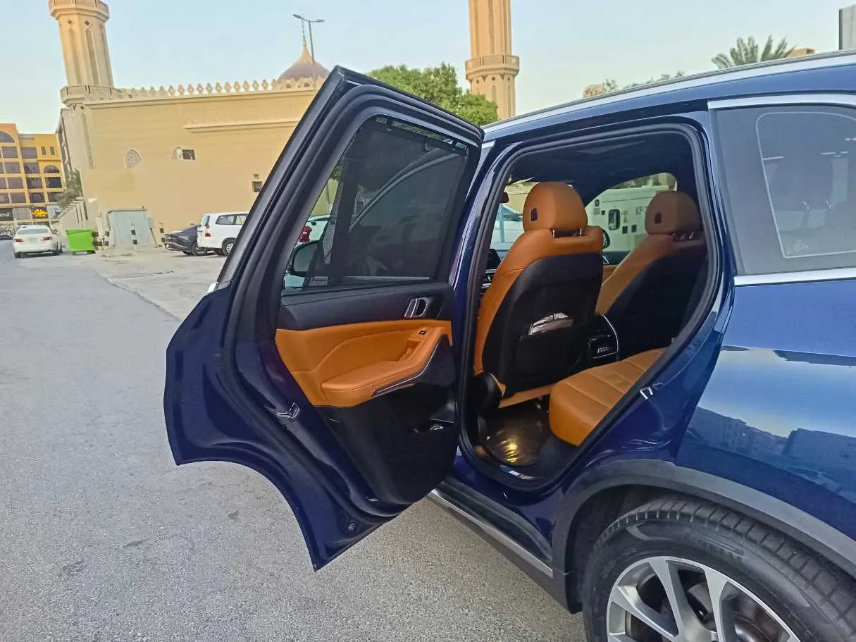 Car image 17