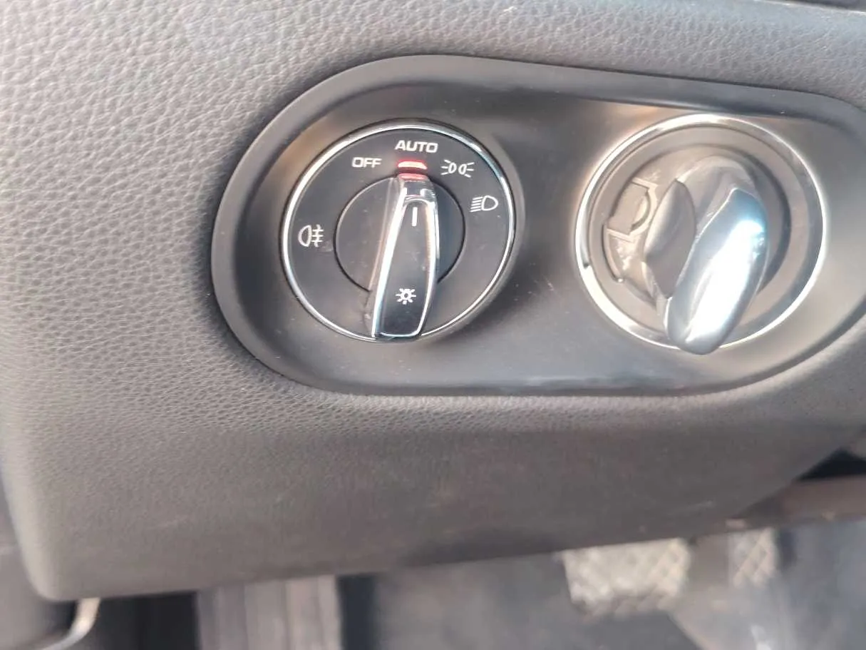 Car image 31