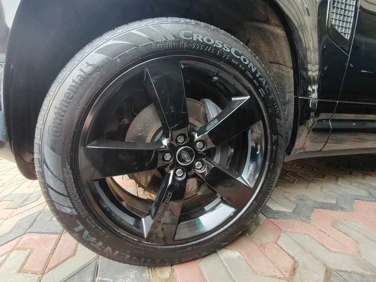 Car image 9