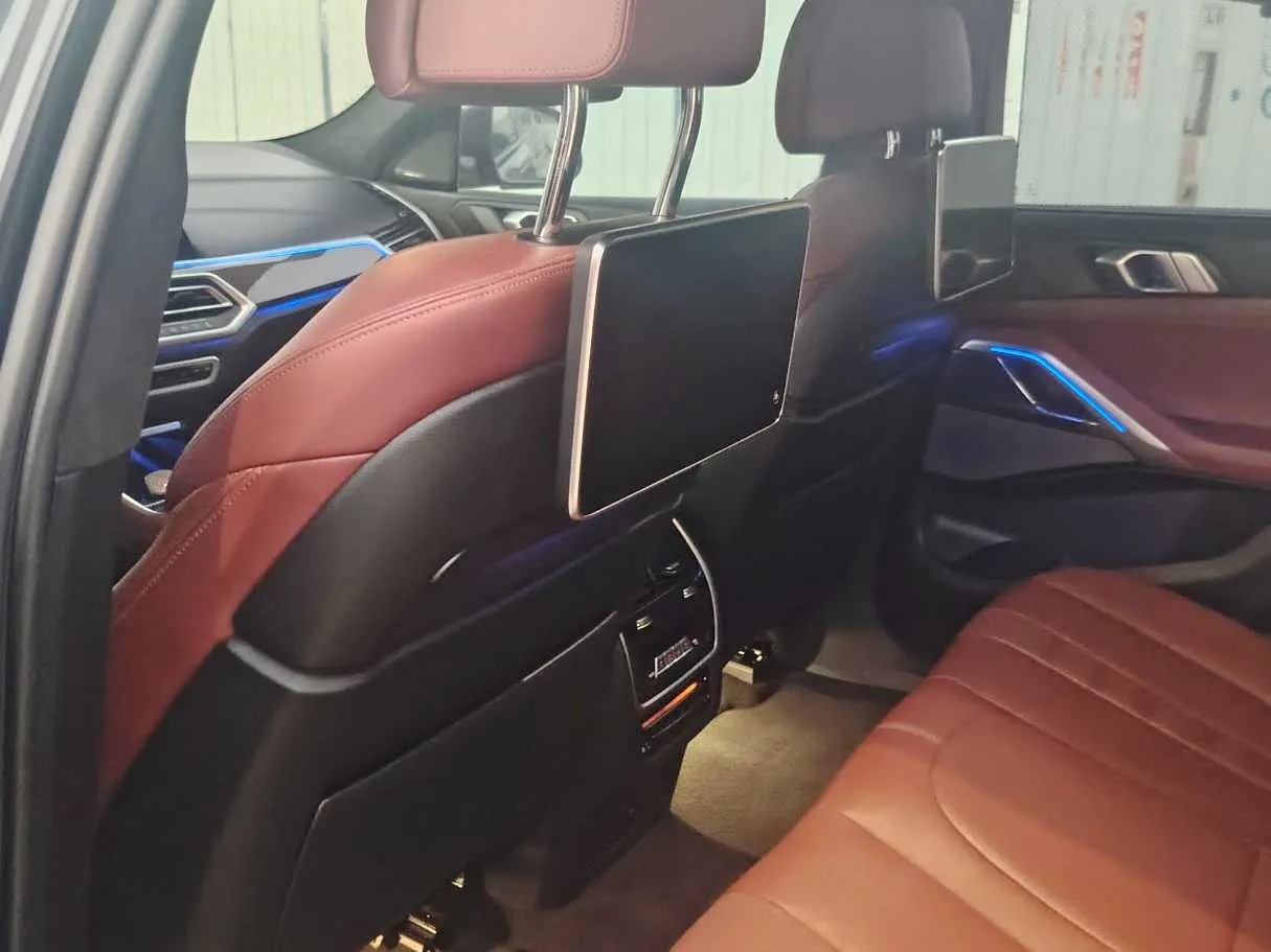 Car image 29