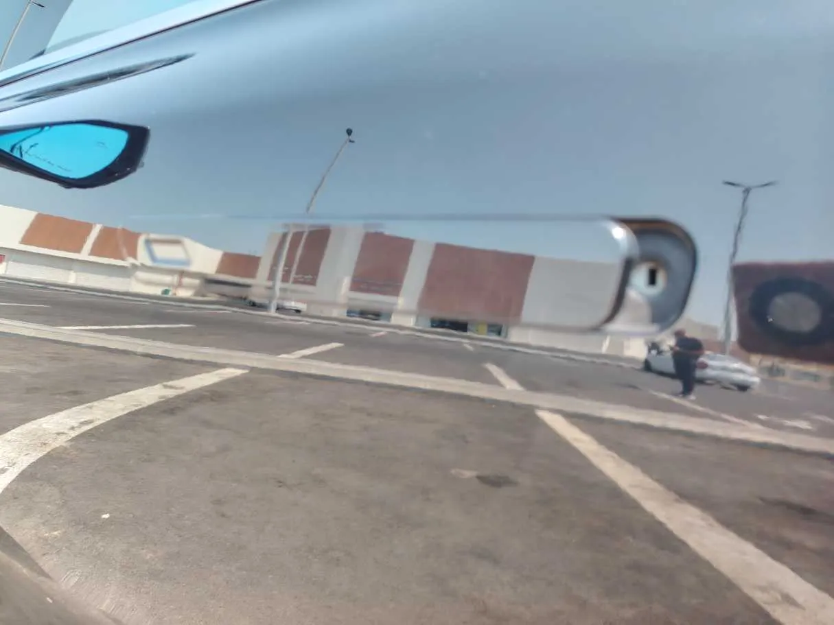 Car image 30