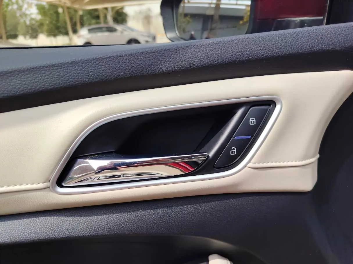 Car image 27