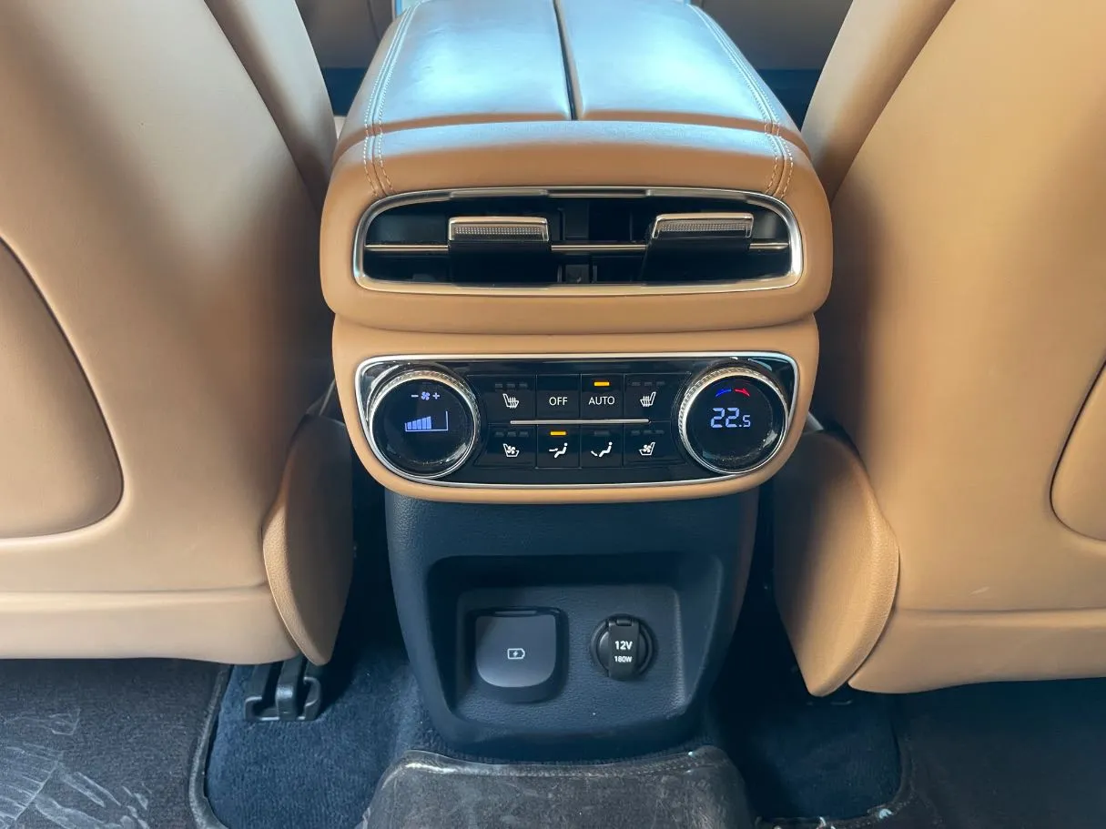 Car image 25