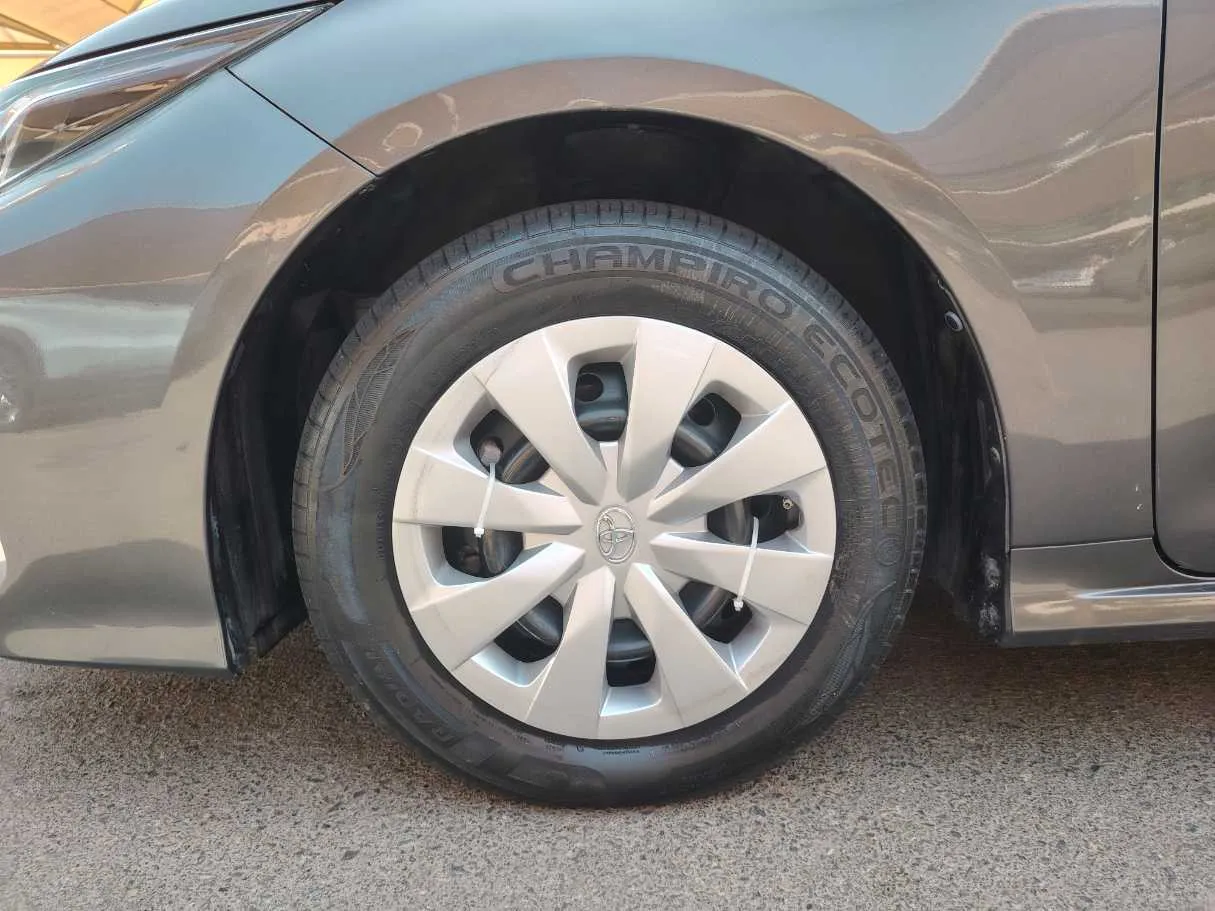 Car image 9