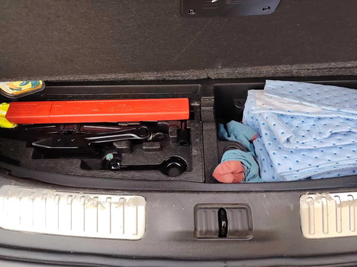 Car image 22
