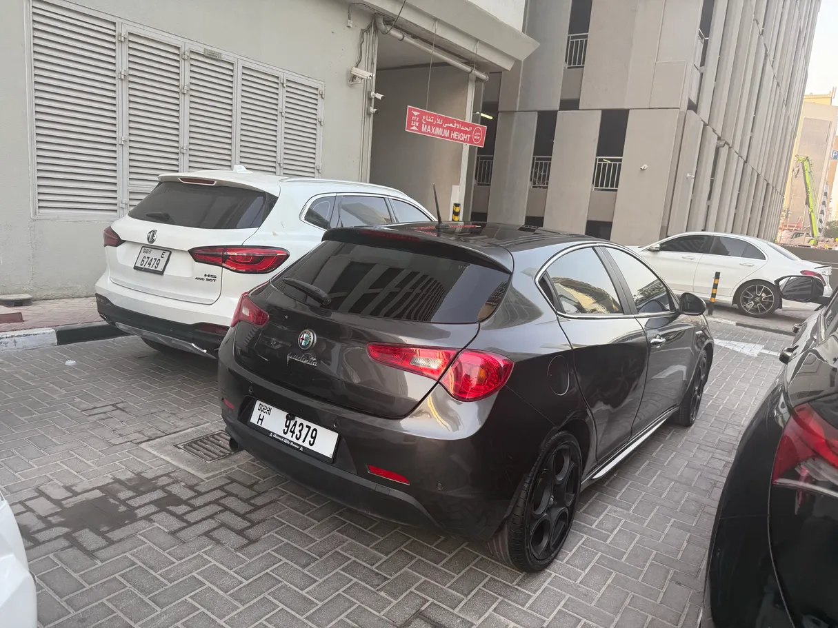 Car image 2