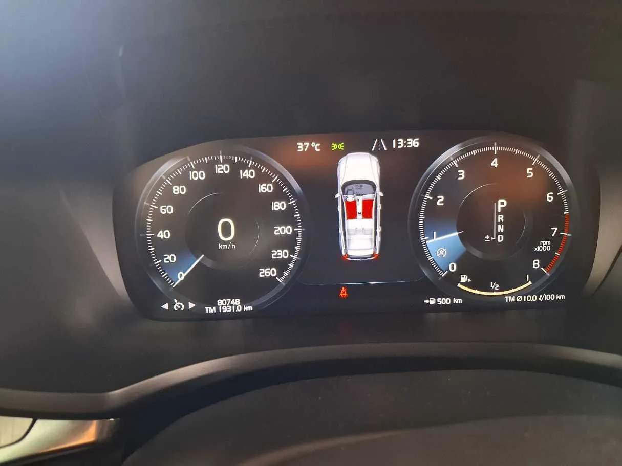 Car image 18