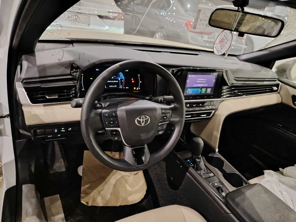 Car image 16