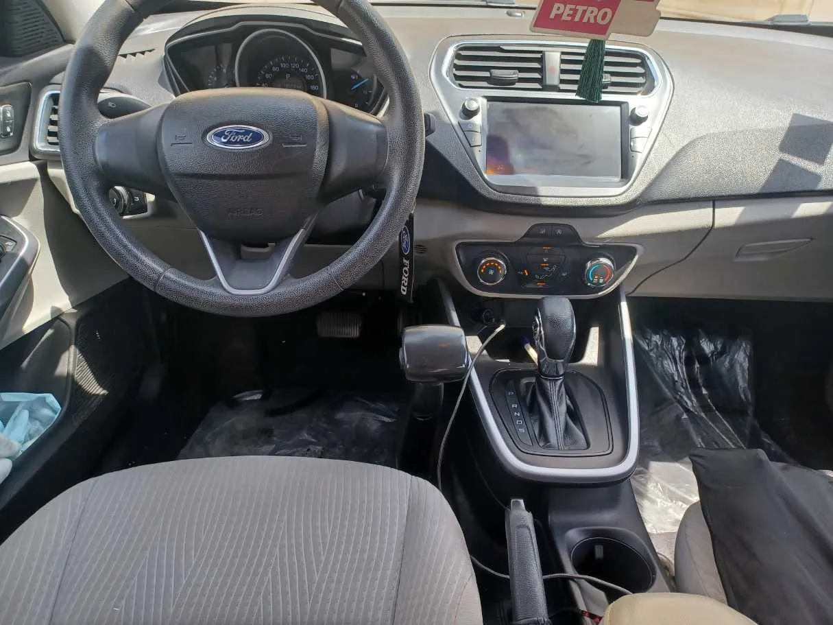 Car image 16