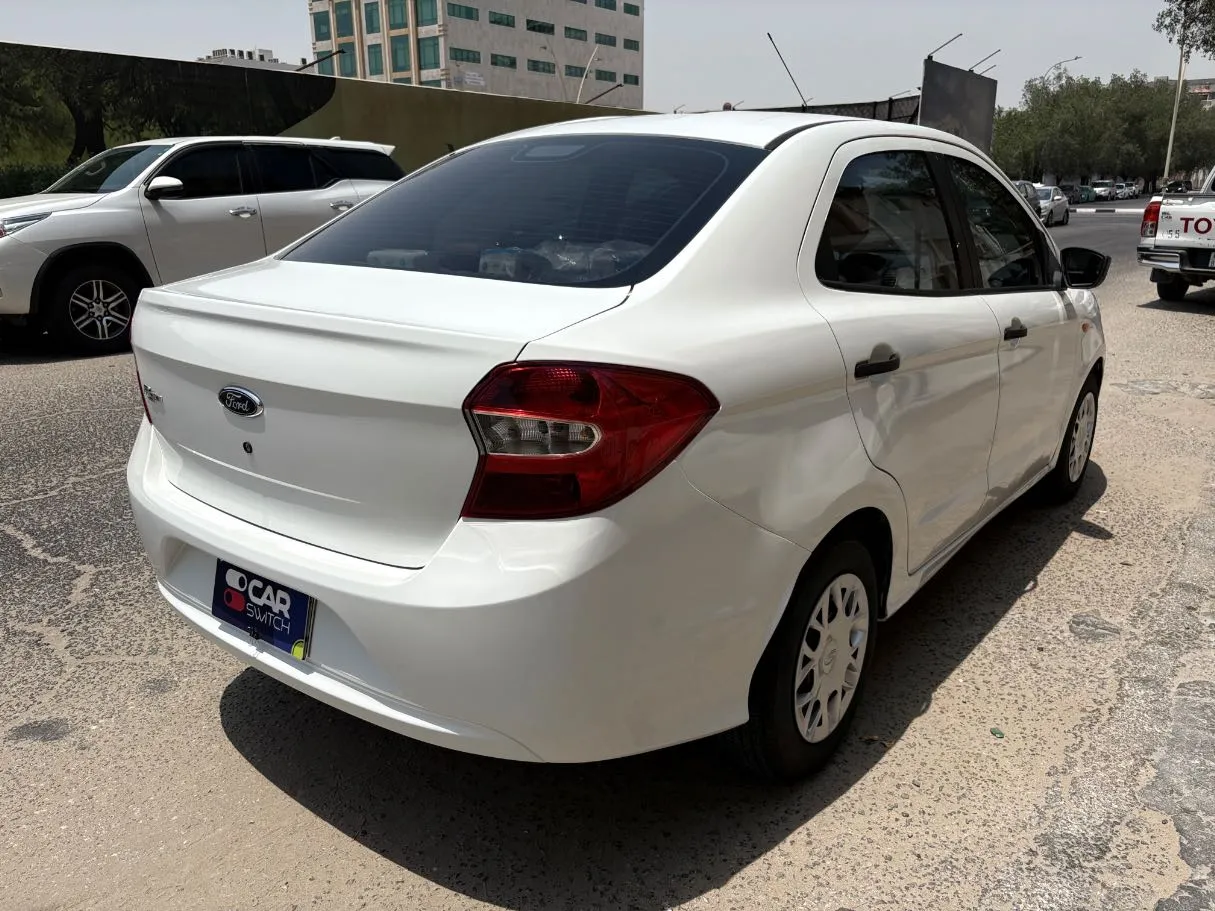Car image 5
