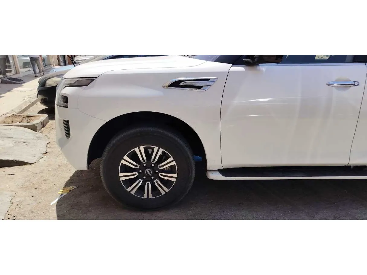 Car image 9