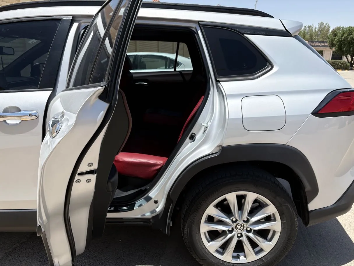 Car image 15