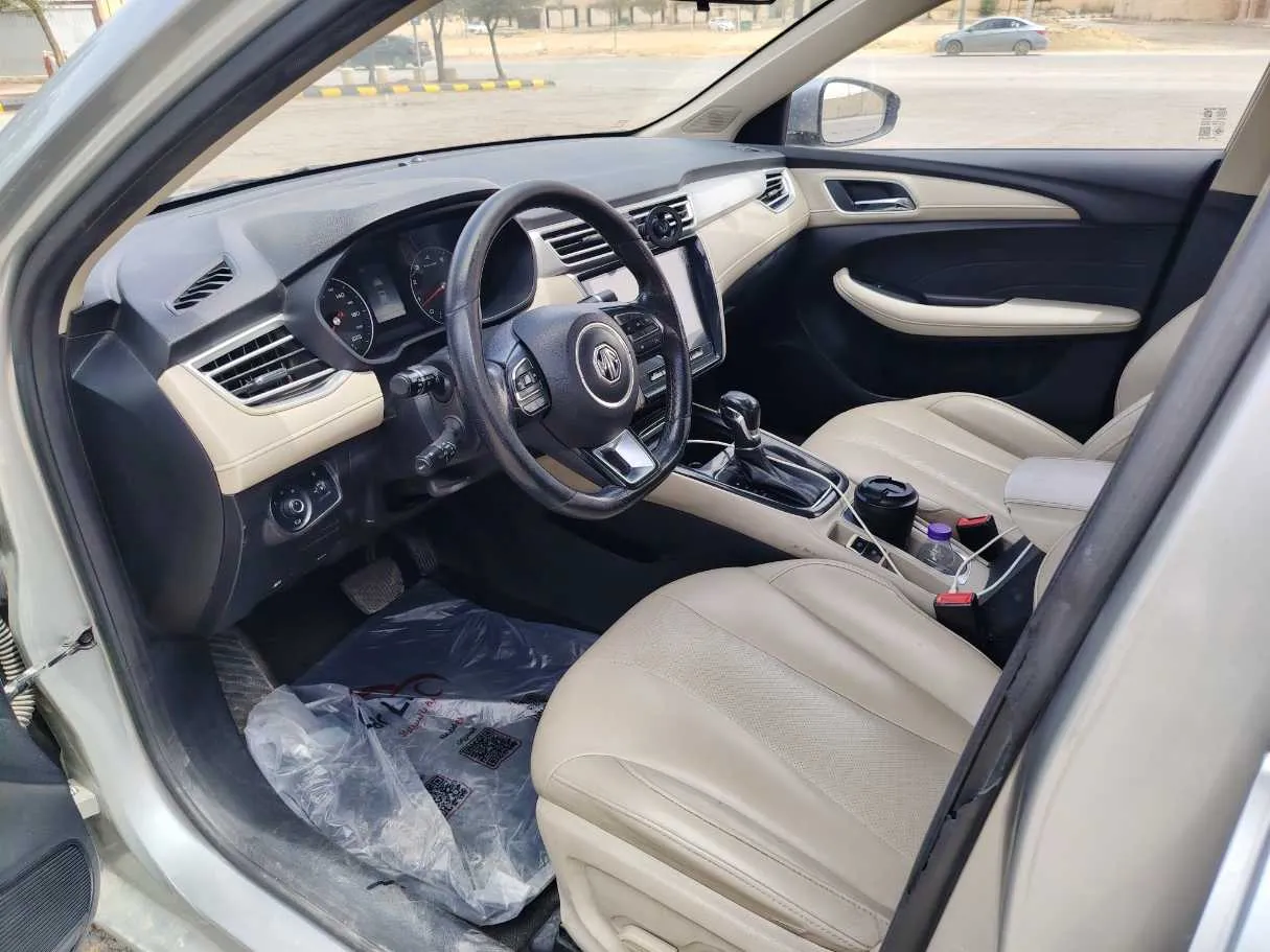Car image 13