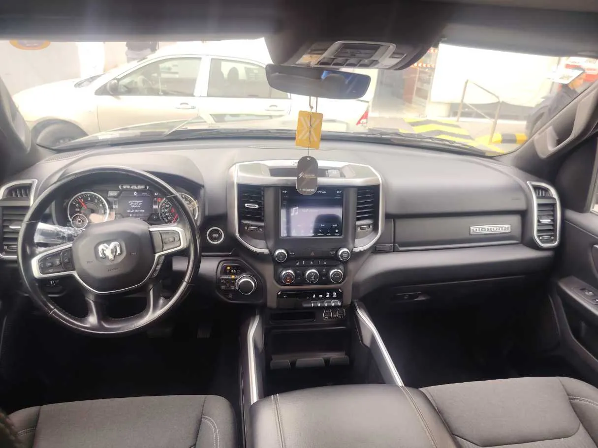 Car image 18