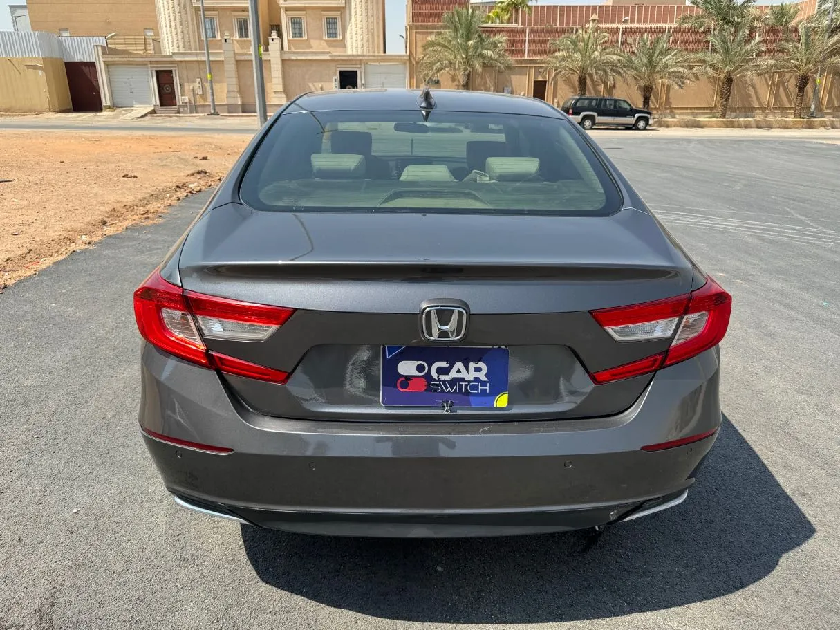 Car image 6