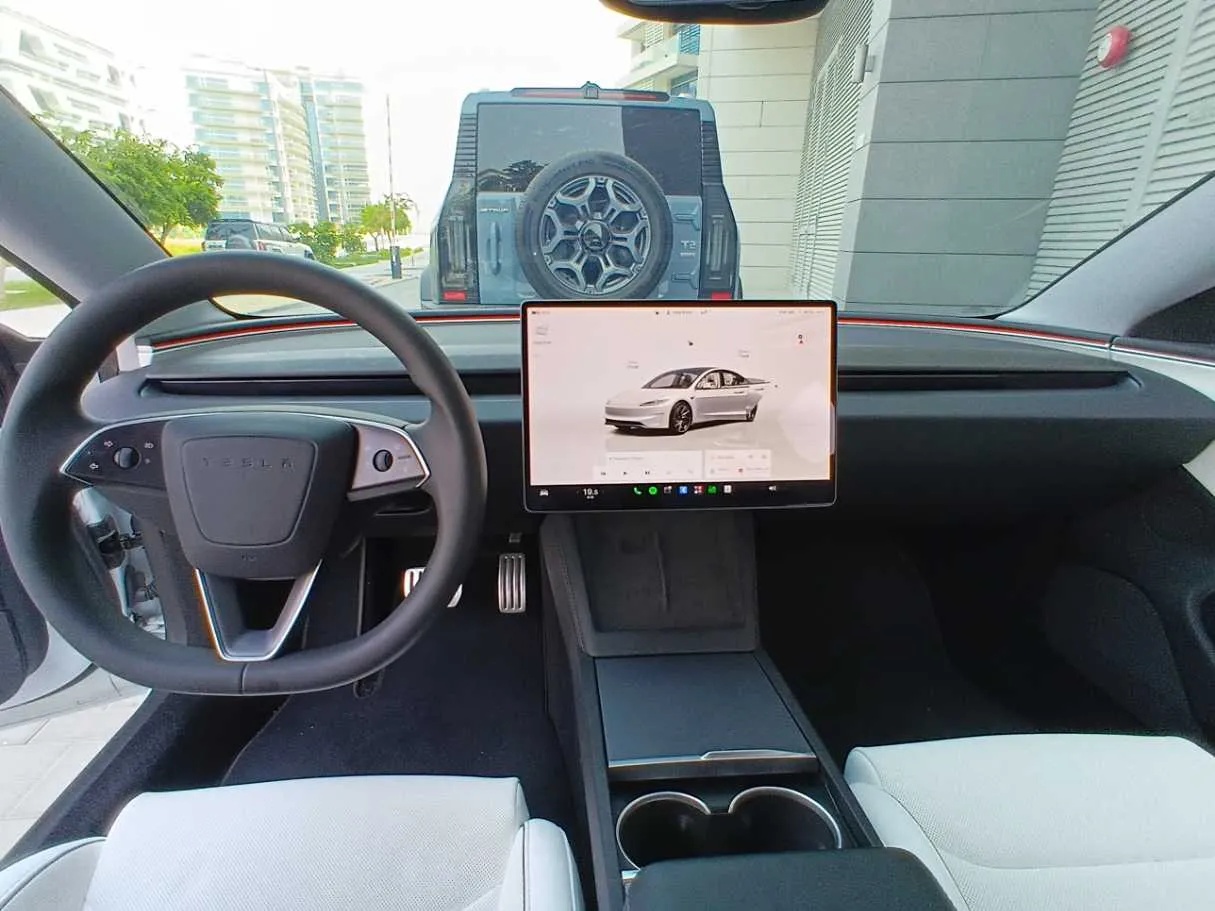 Car image 15