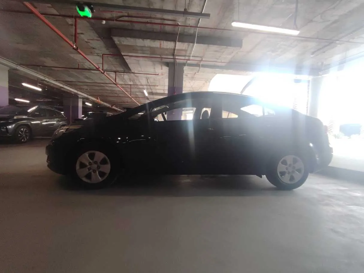 Car image 8