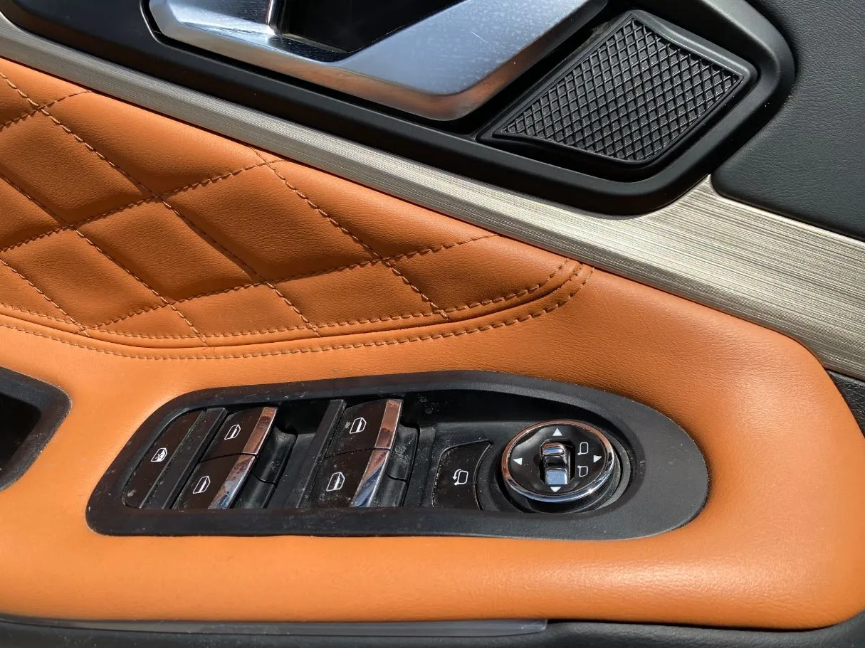 Car image 25
