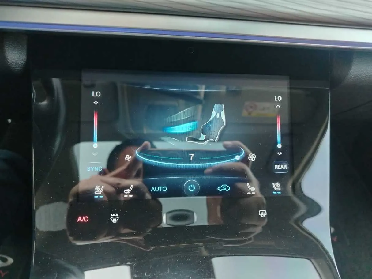 Car image 25
