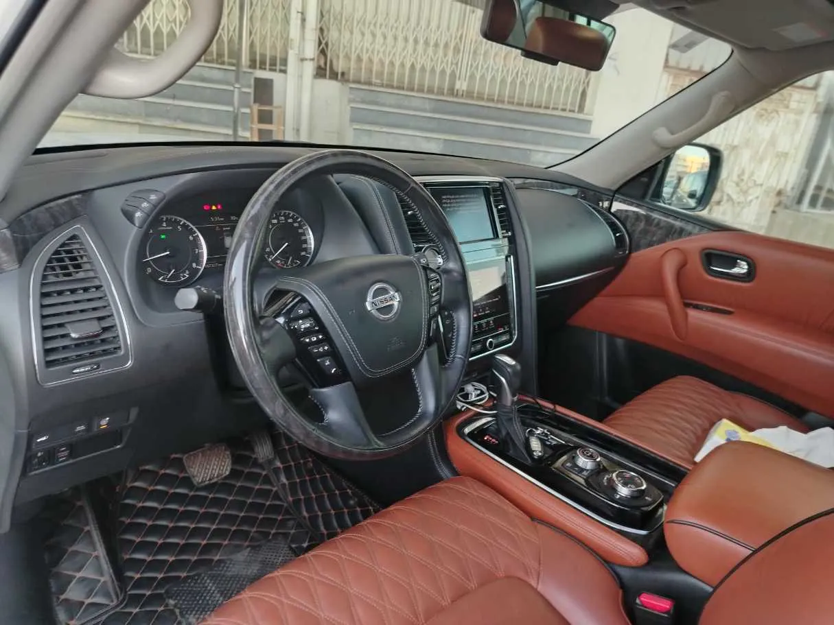 Car image 14