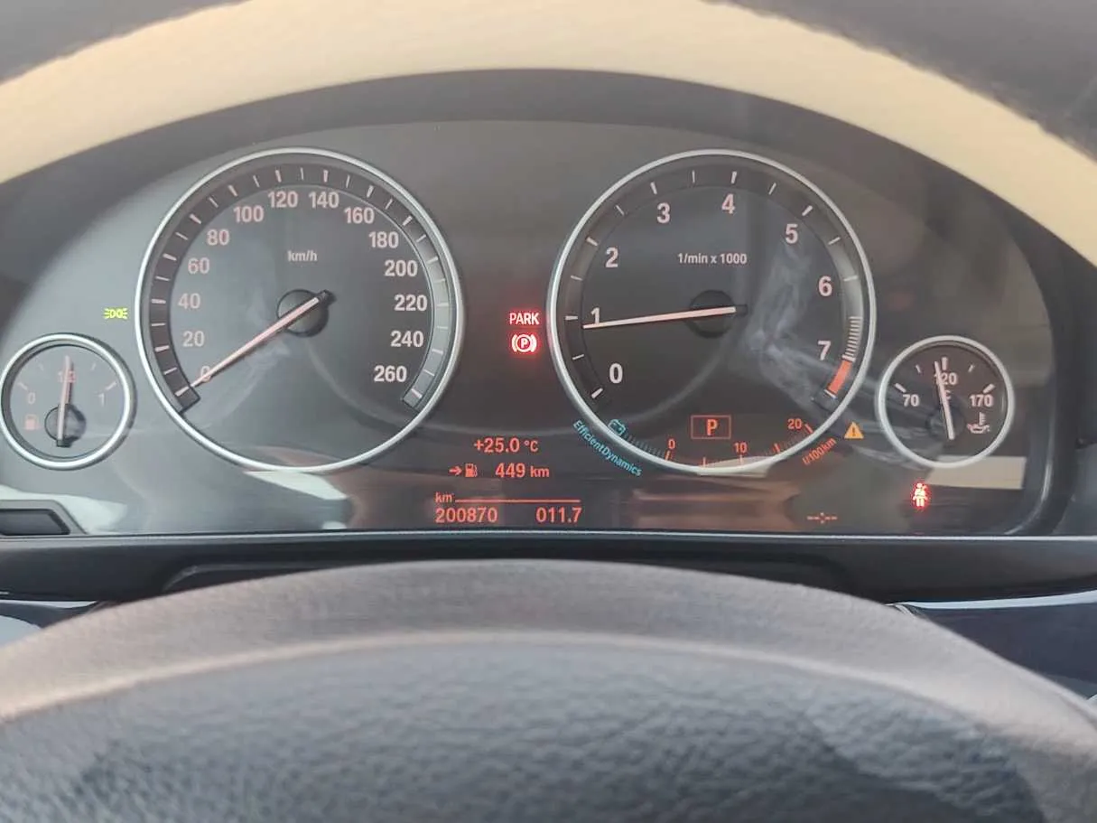 Car image 23