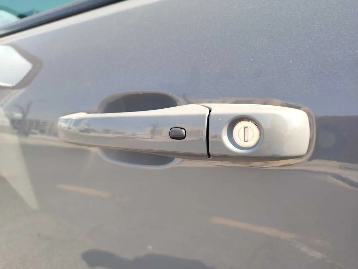 Car image 30