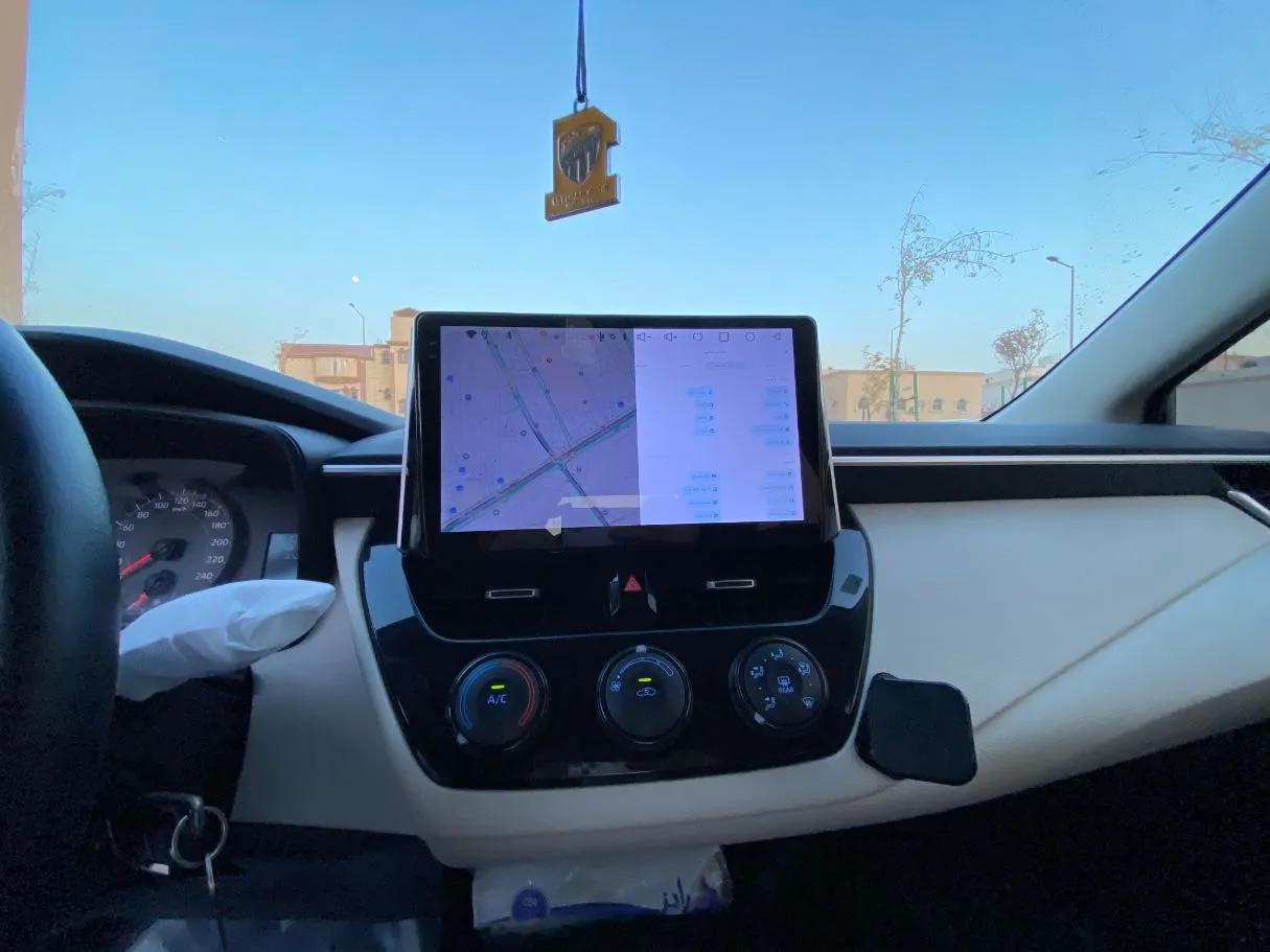 Car image 15