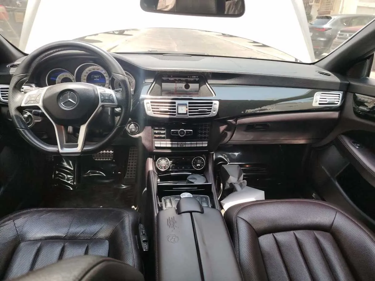Car image 16