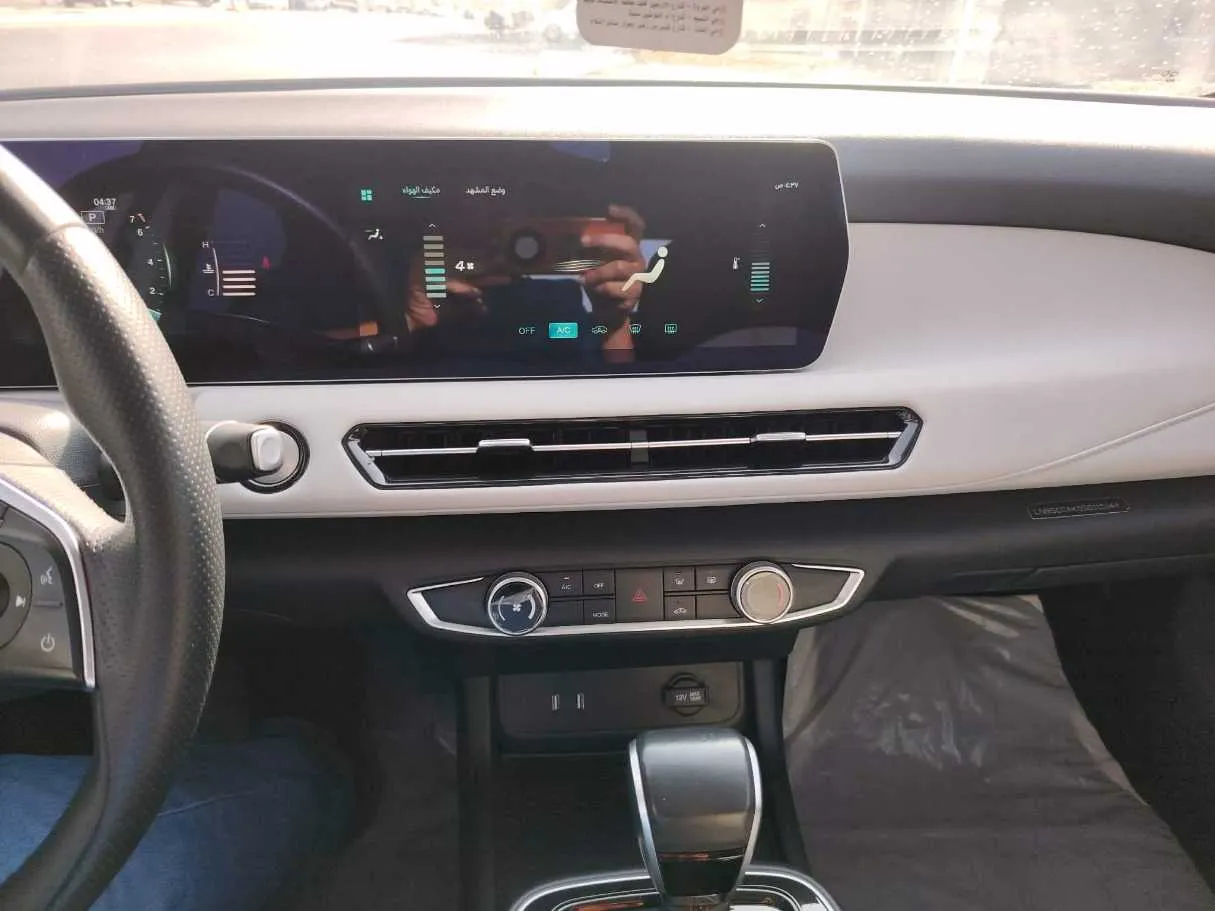 Car image 32