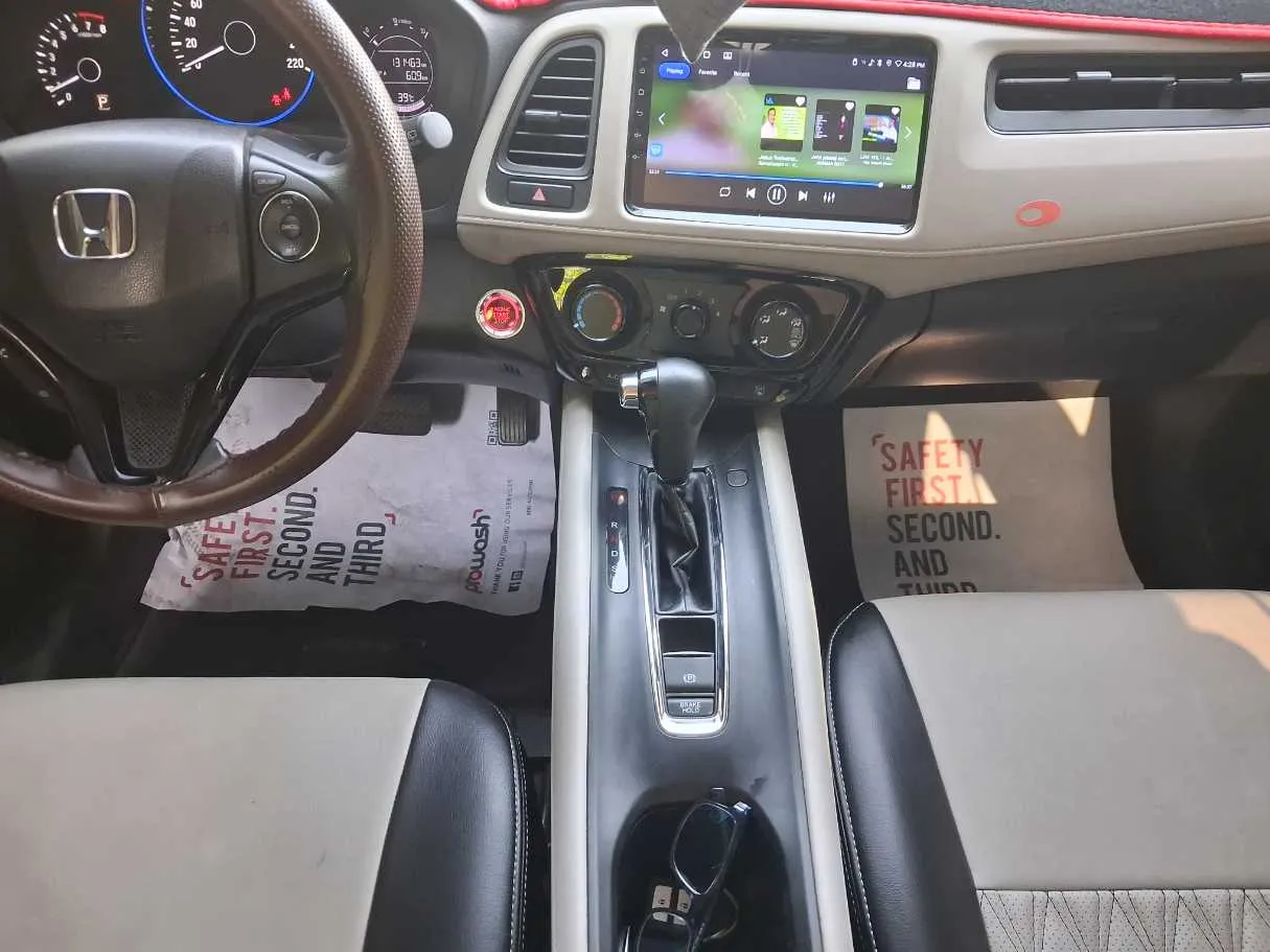 Car image 15
