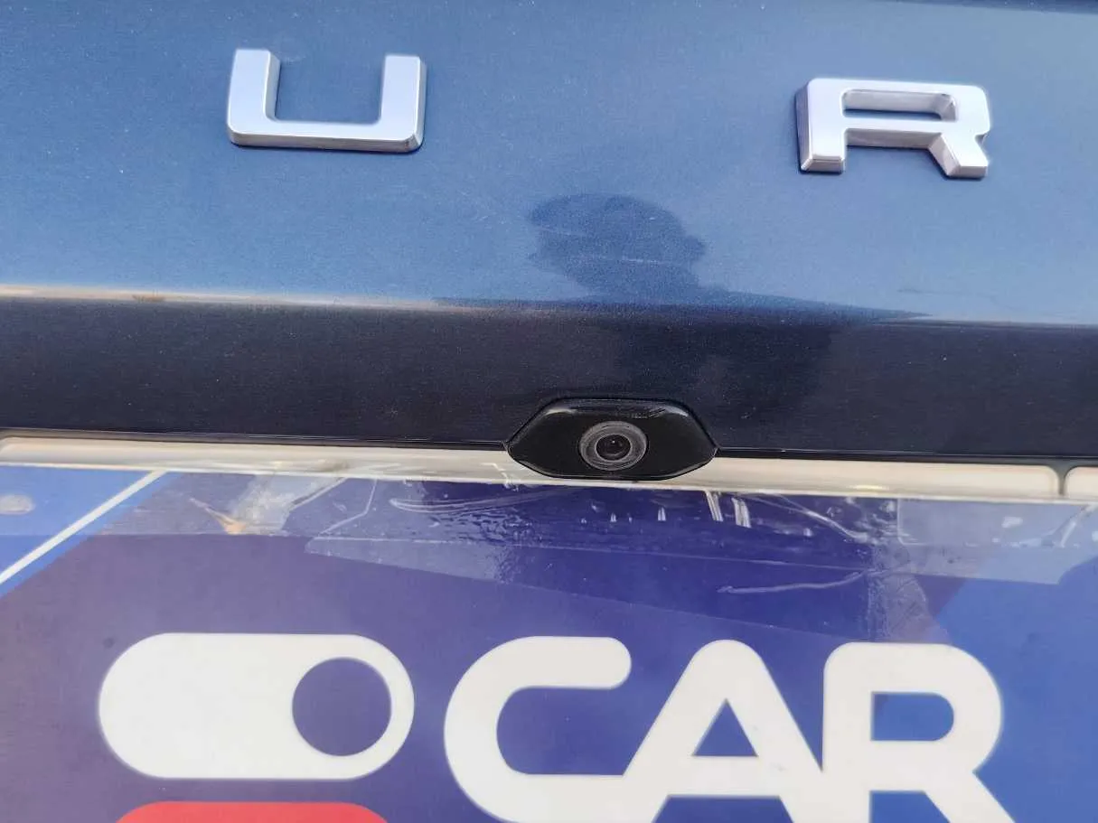 Car image 30