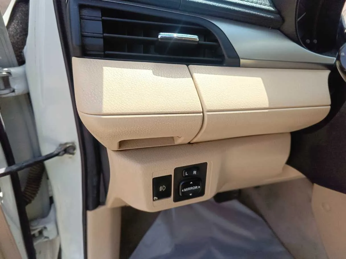 Car image 26