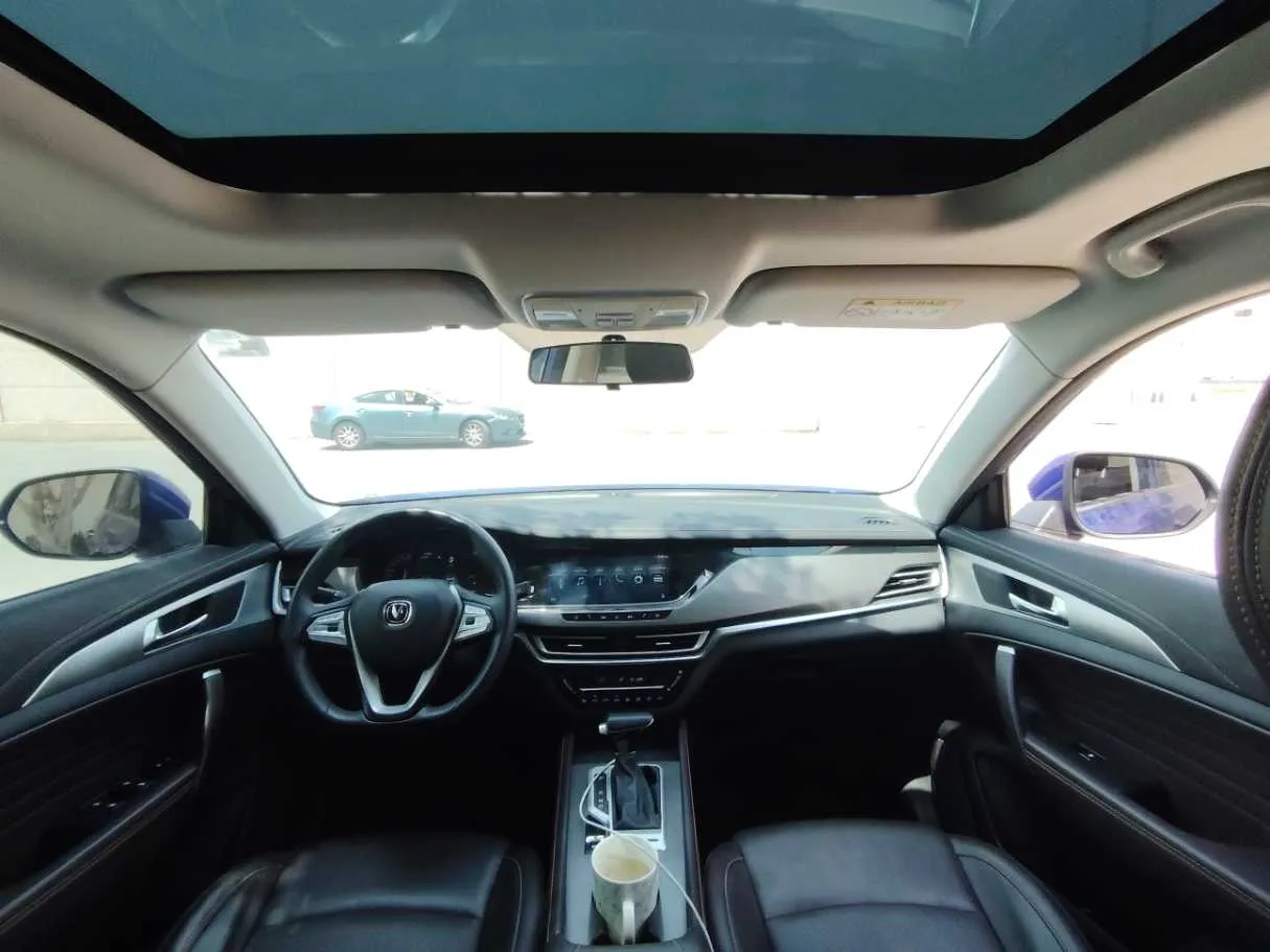 Car image 18