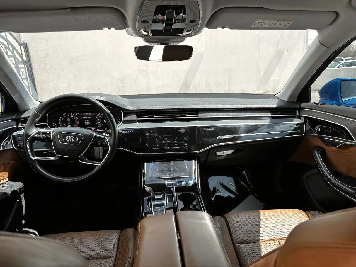 Car image 18