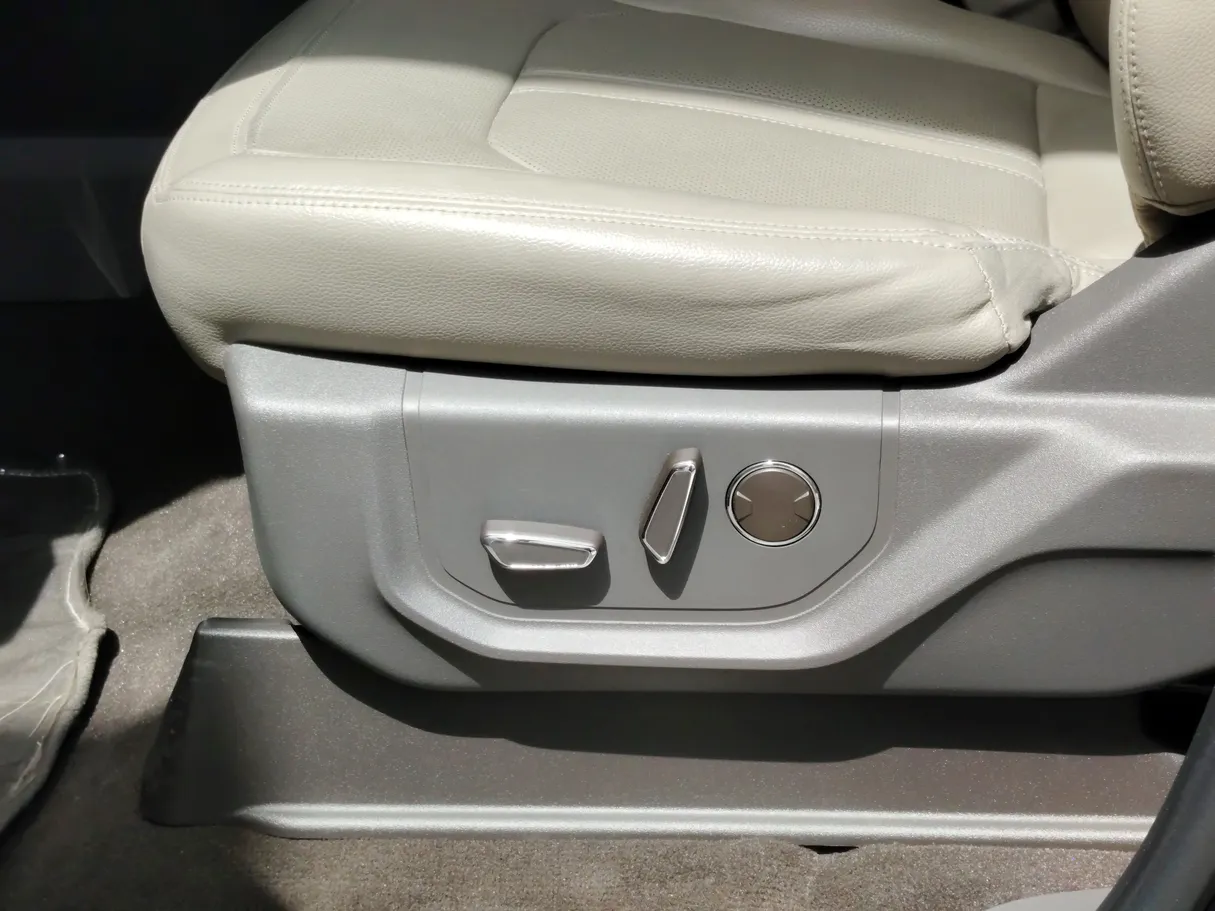 Car image 38