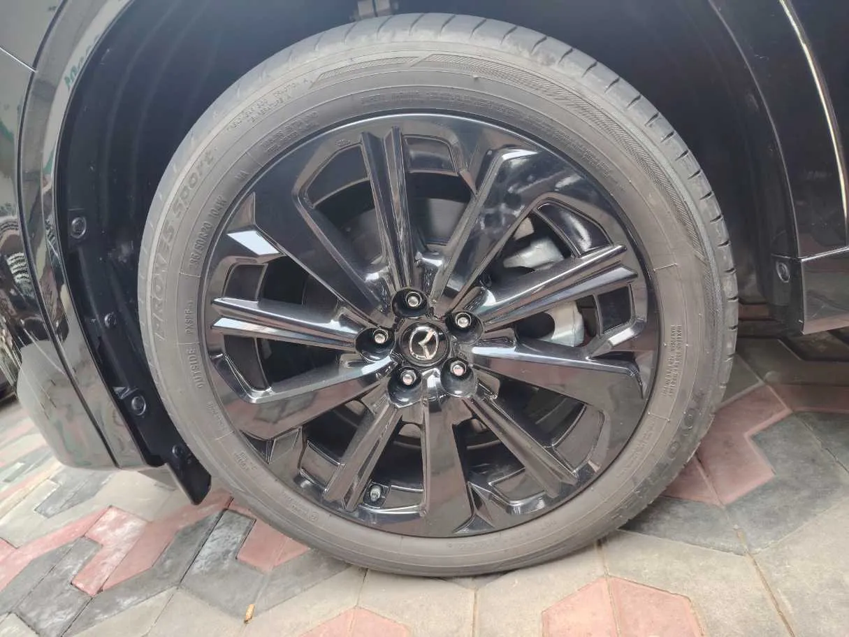 Car image 10