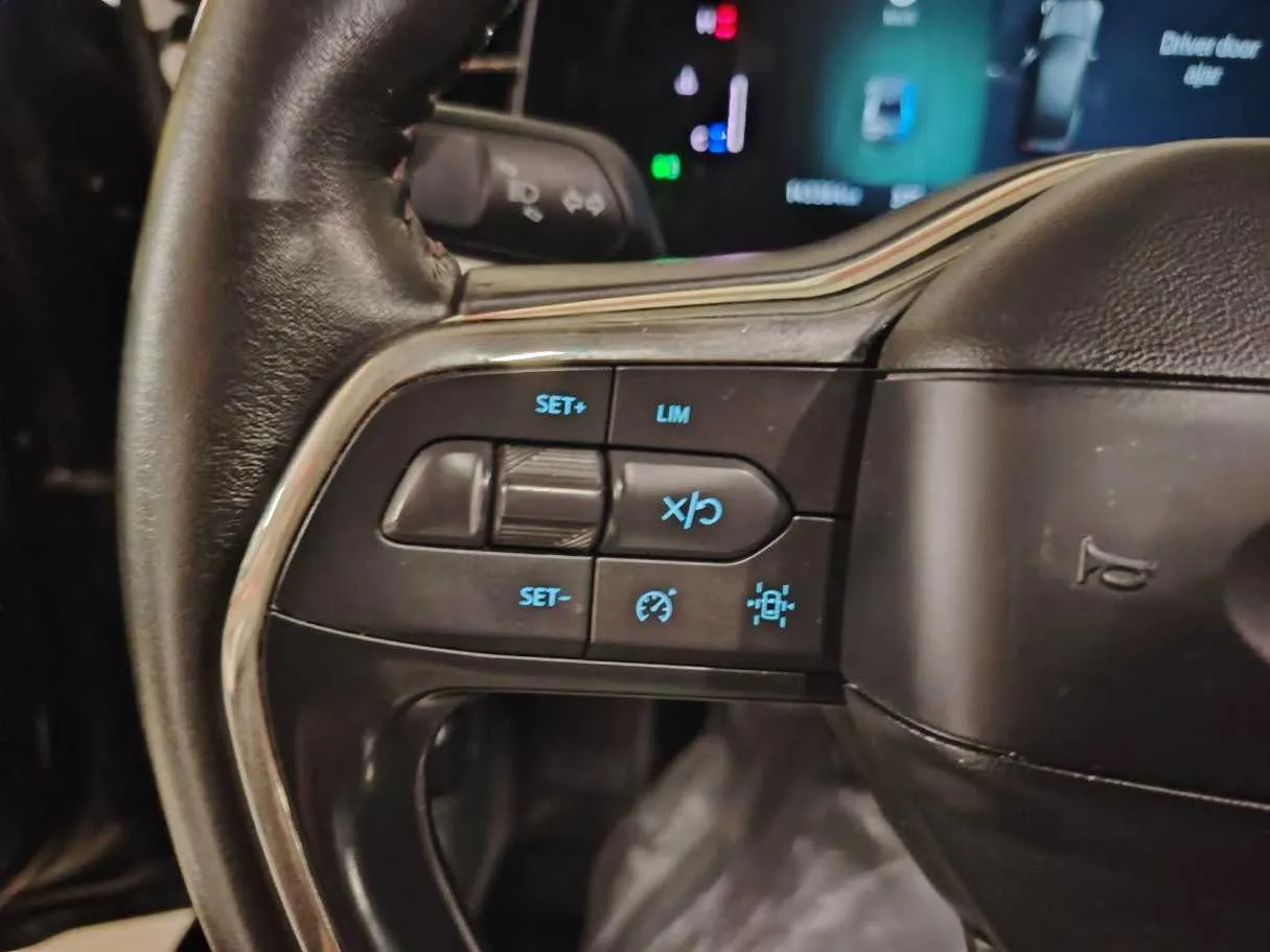 Car image 36