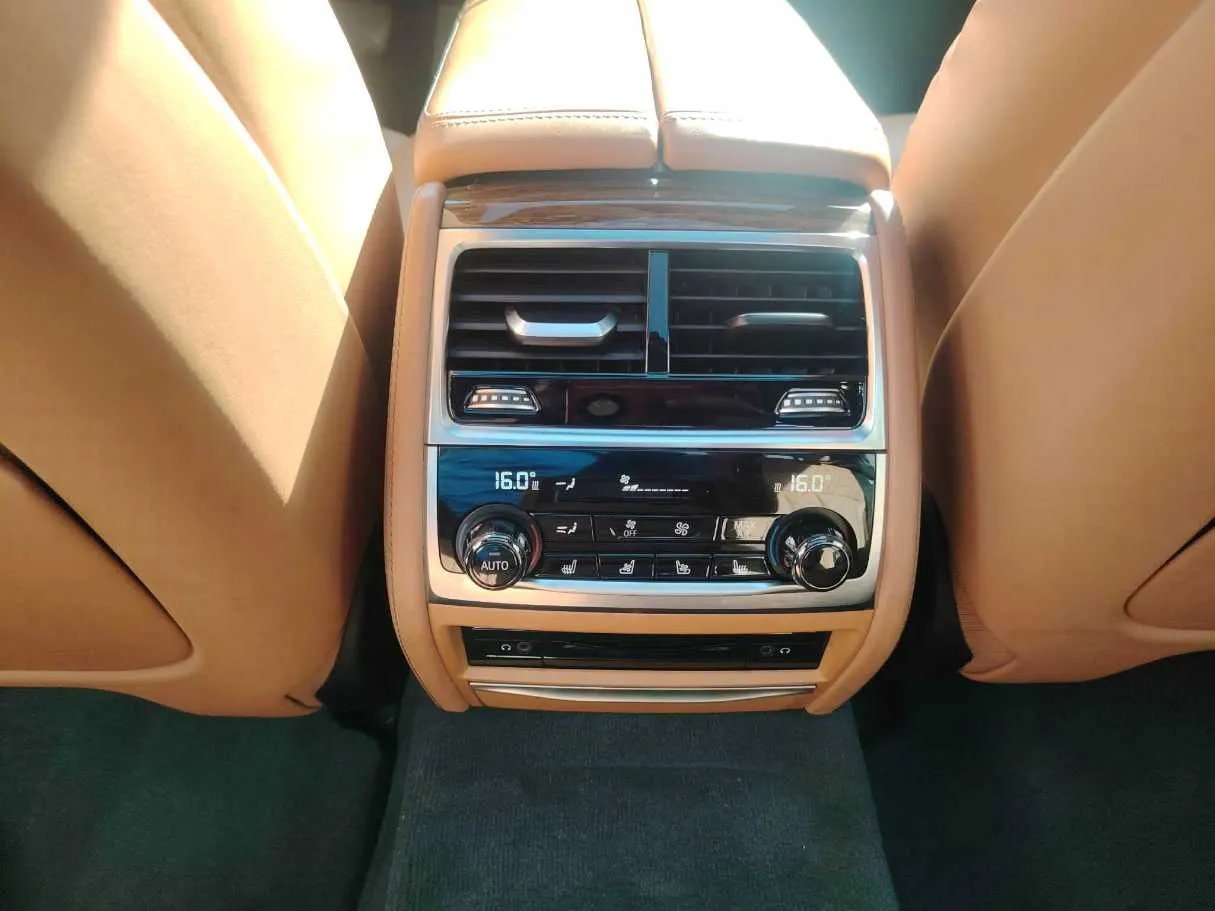 Car image 38