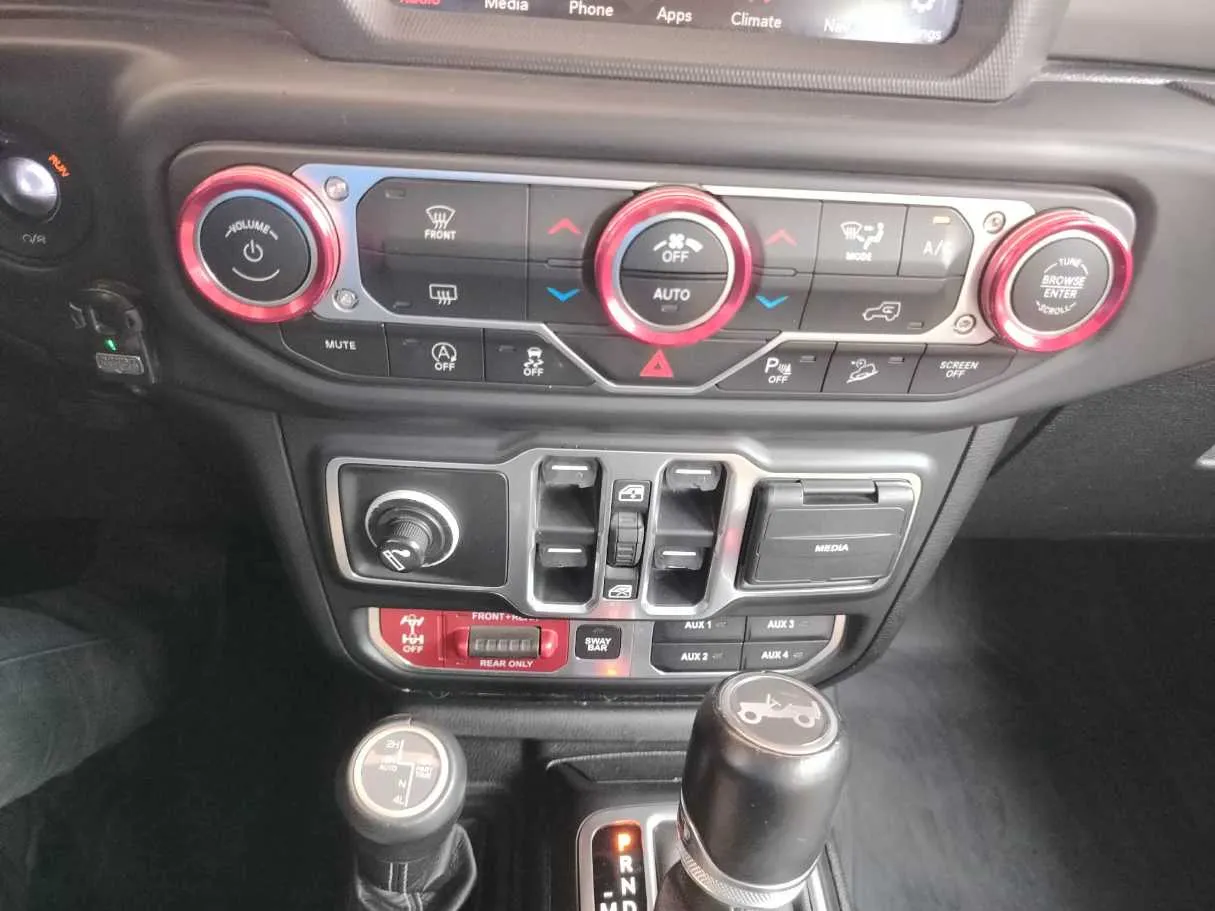Car image 26