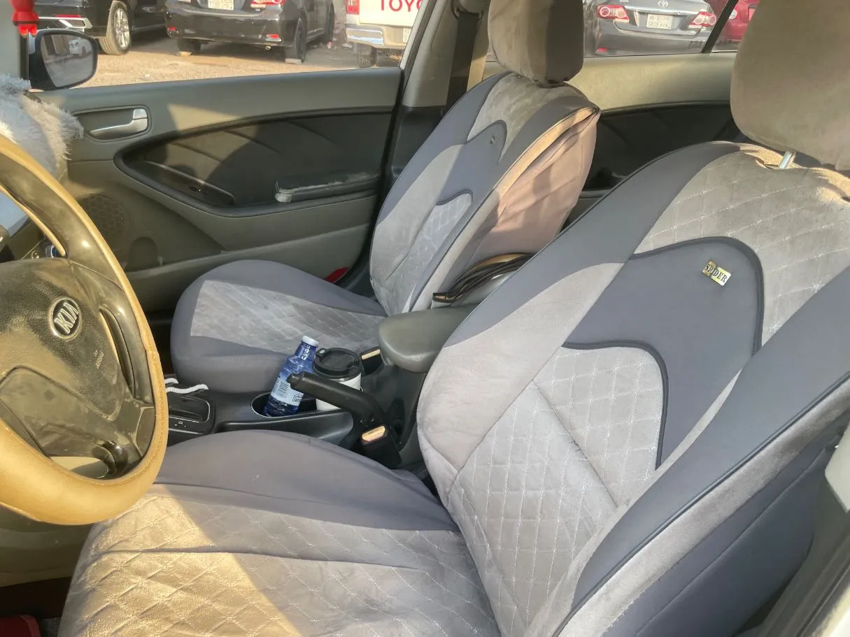 Car image 12