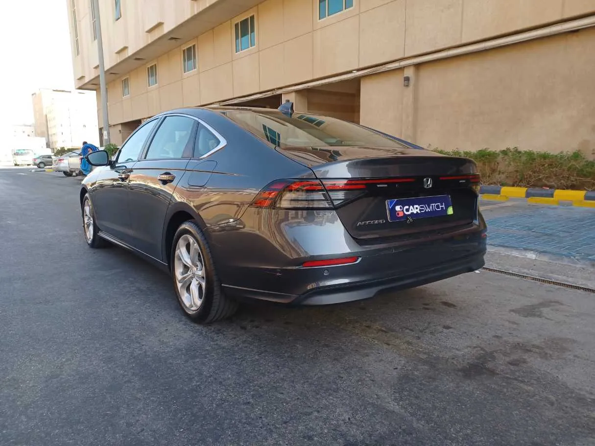 Car image 7