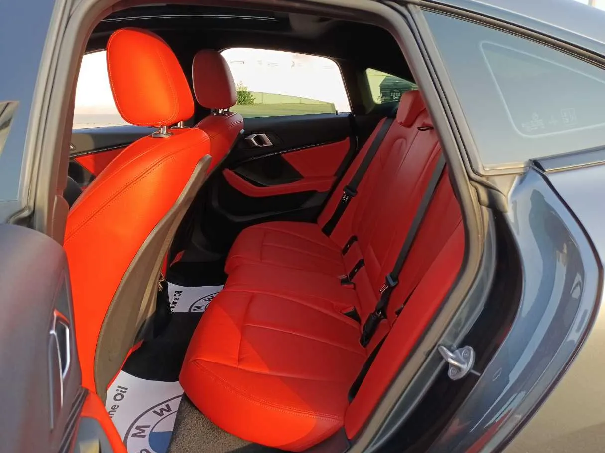 Car image 14